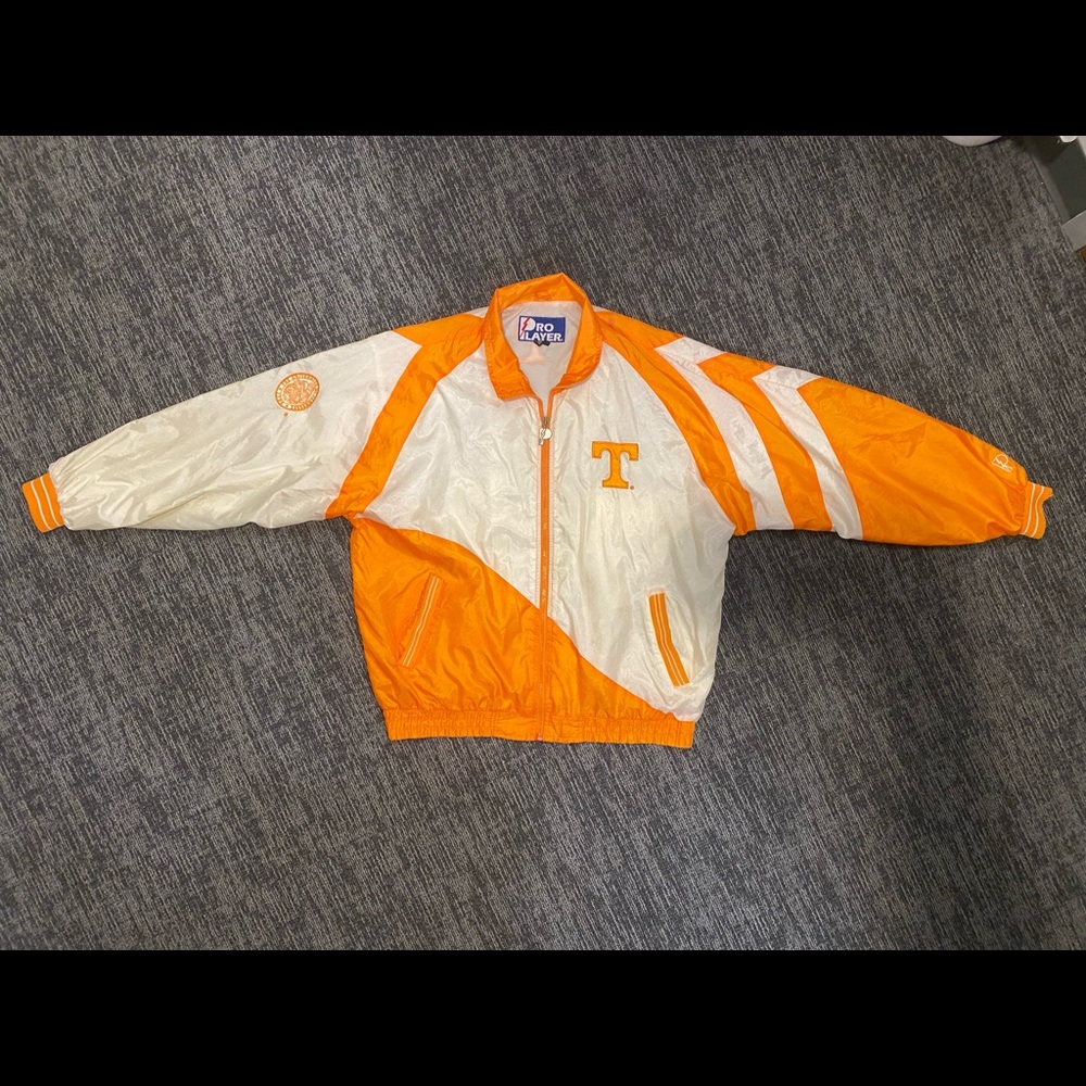 Pro Player Vtg Tennessee Vols Size XL Embroidered Full Zip Windbreaker Jacket.